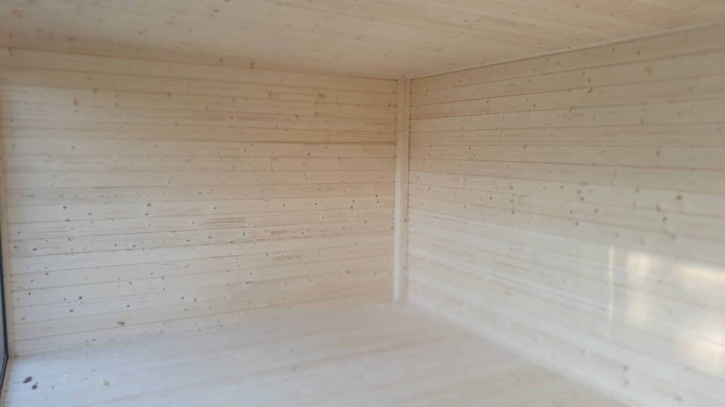 Realisierung der Dachisolierung im Gartenhaus DOMEO 4