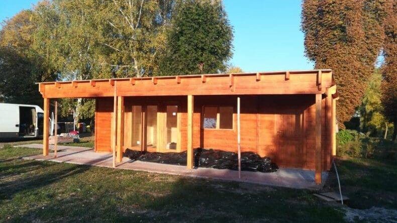 Gartenhaus mit Terrasse