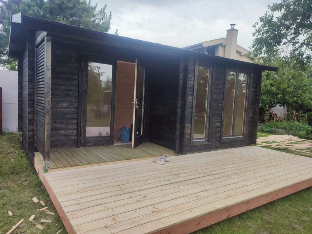 Realisierung eines Gartenhauses mit Terrasse
