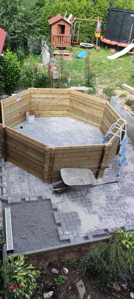 Bau eines Gartenpools